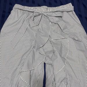 Women’s wide leg ruffle pants, Size L